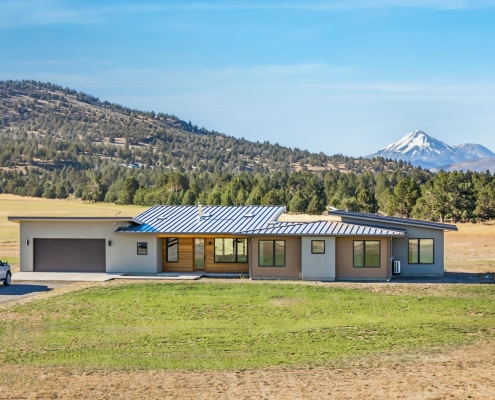modern rural home design with mountain view in Ashland, Oregon